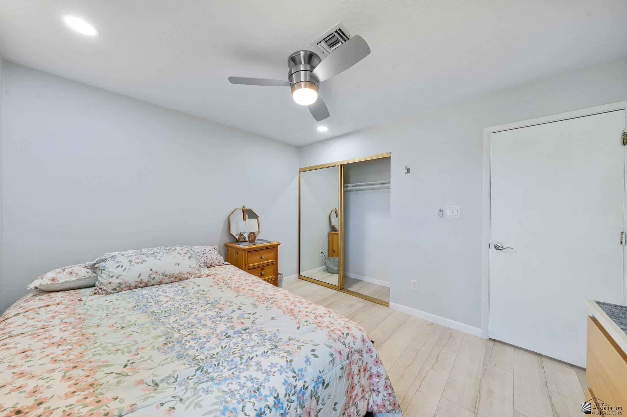 1156 W 36 St