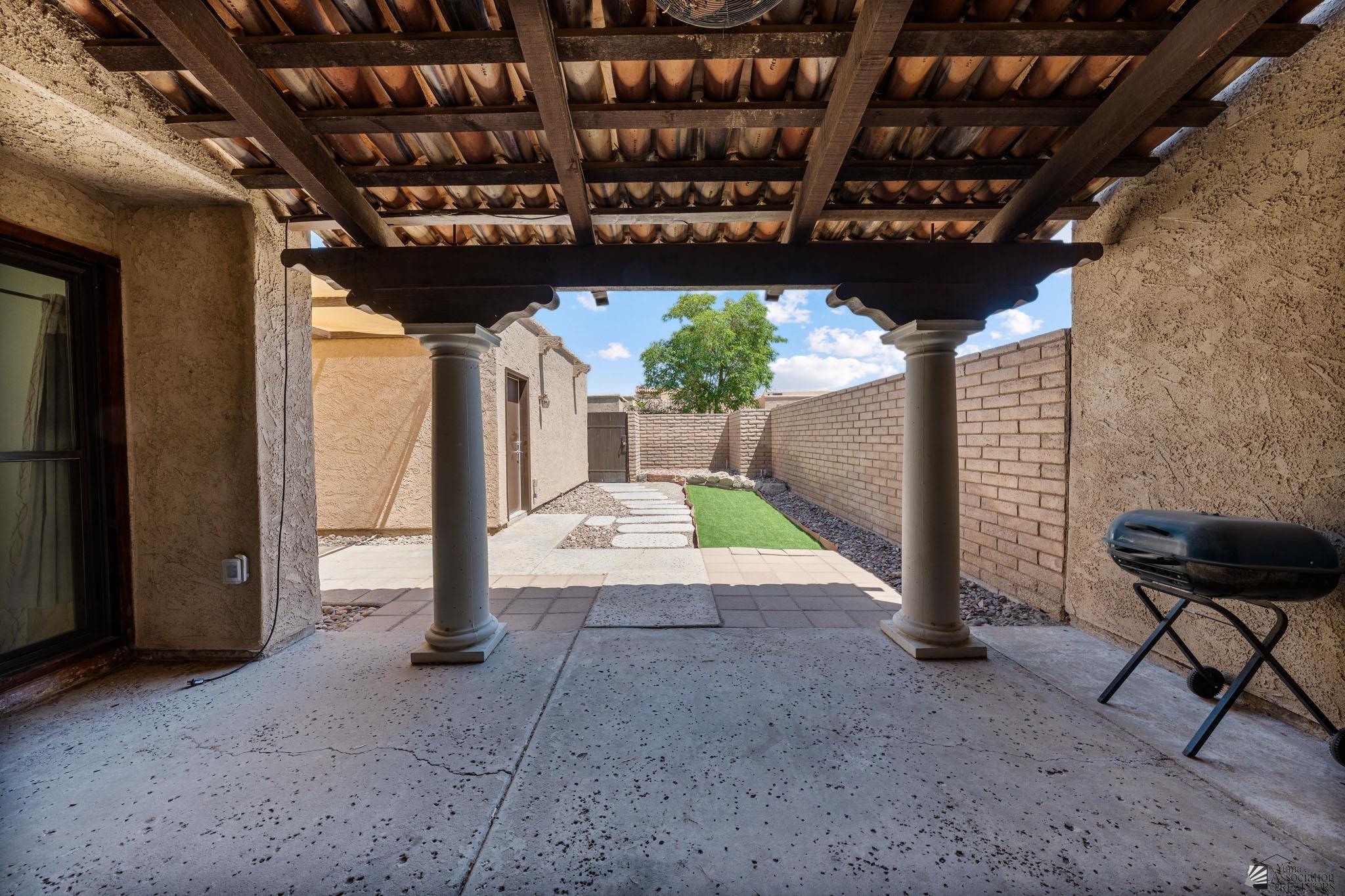 1156 W 36 St