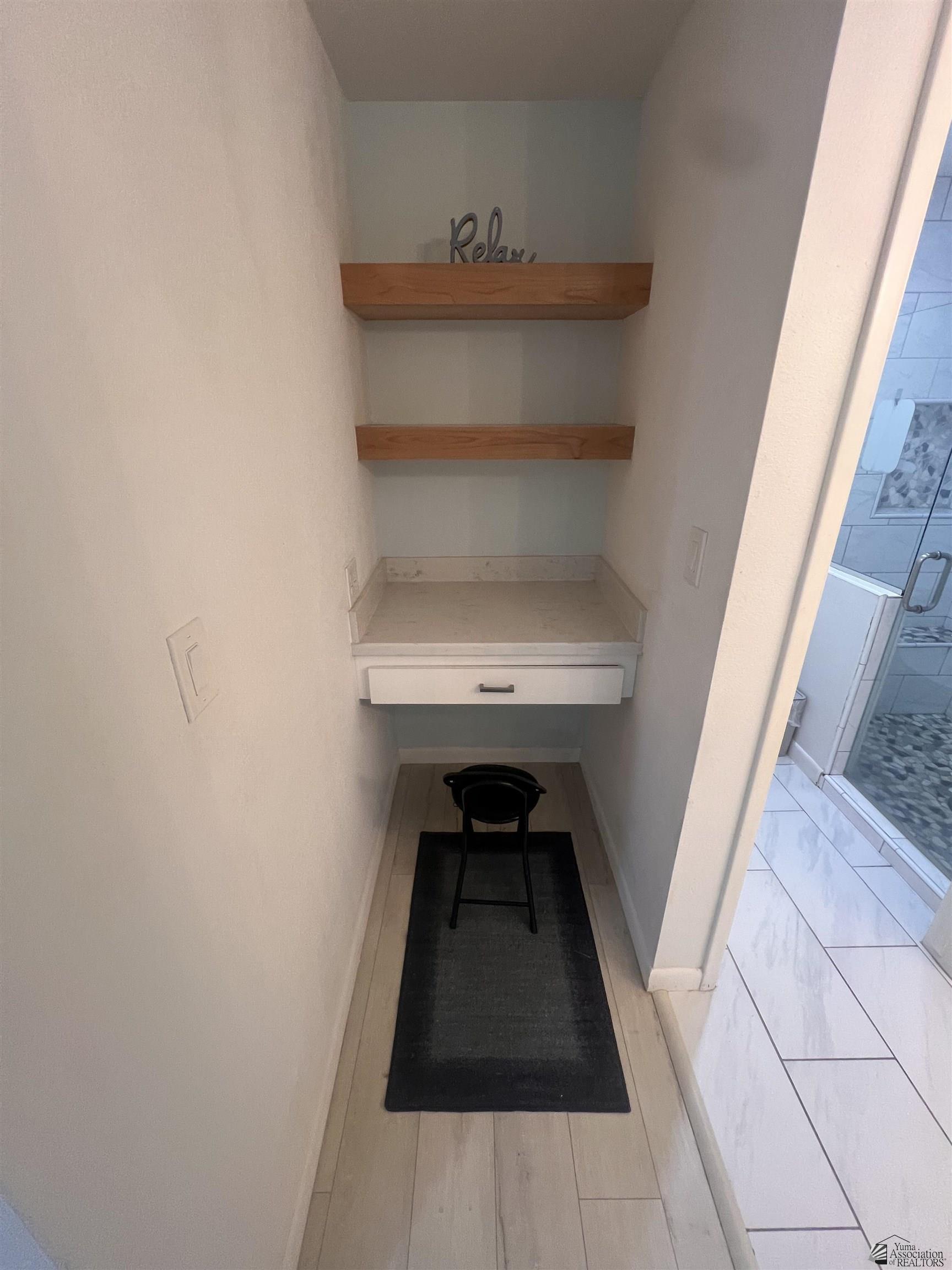 1156 W 36 St