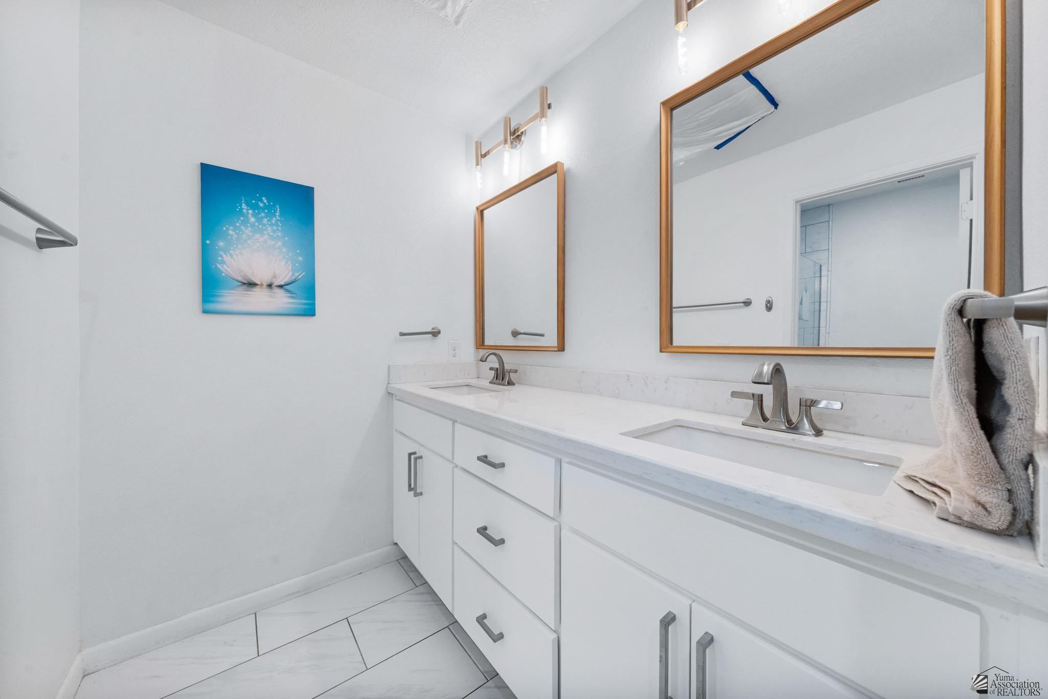 1156 W 36 St