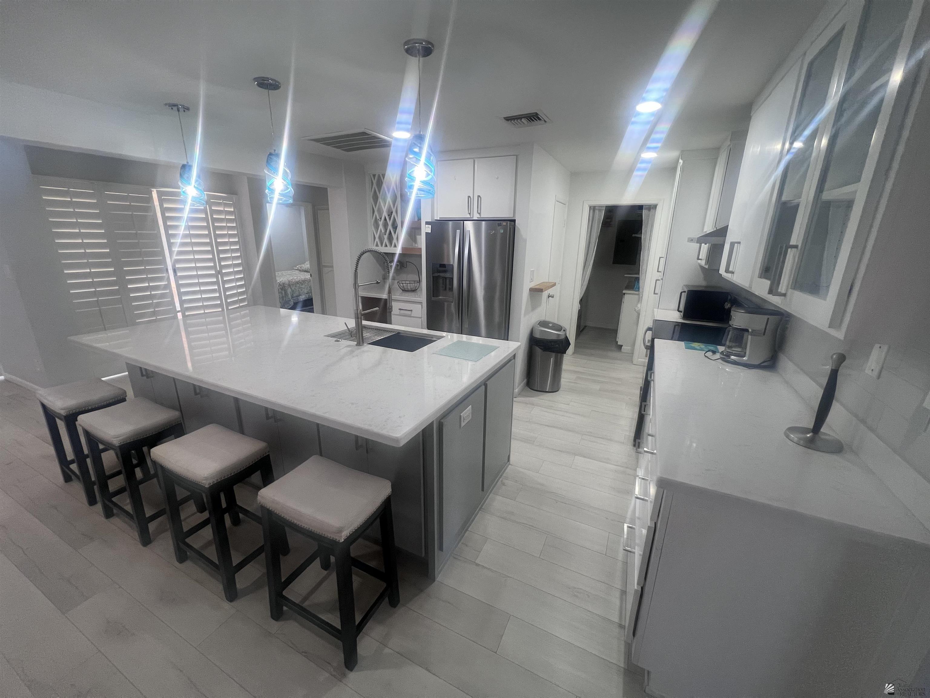 1156 W 36 St