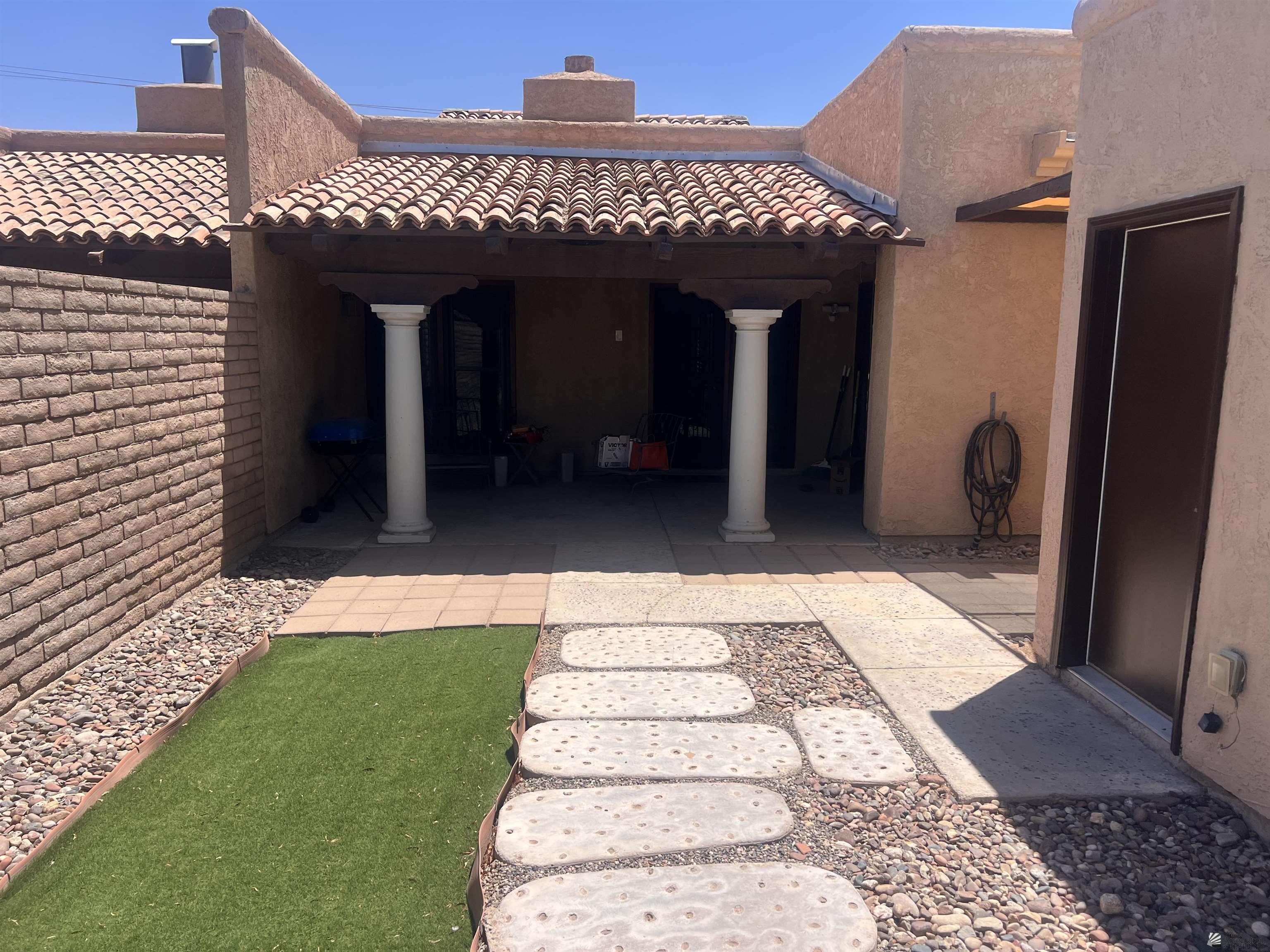 1156 W 36 St