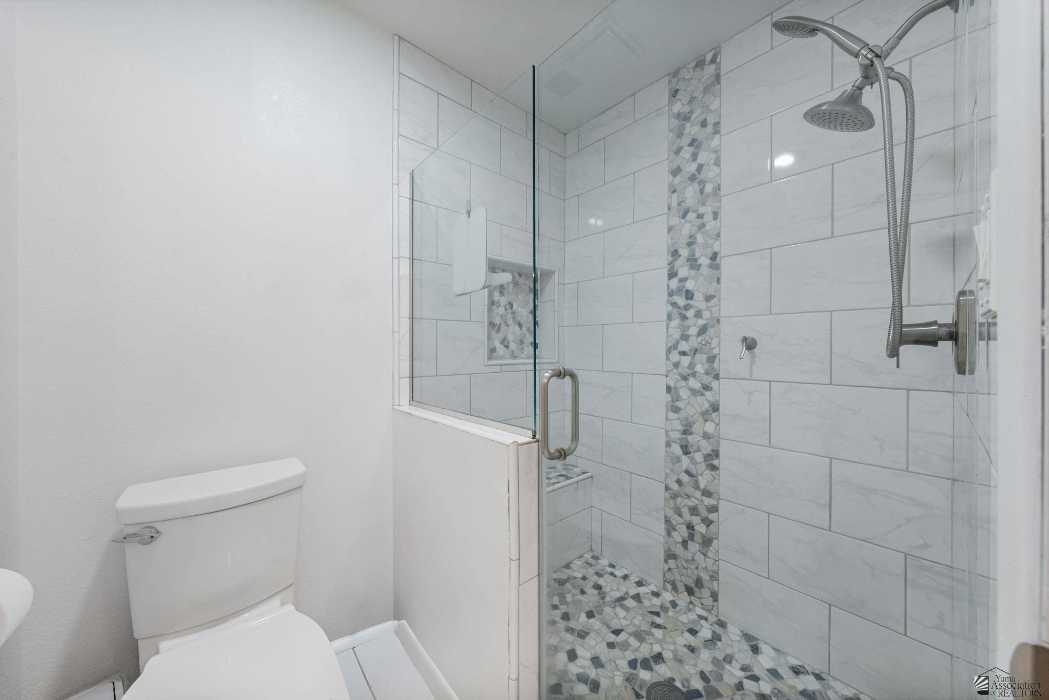 1156 W 36 St