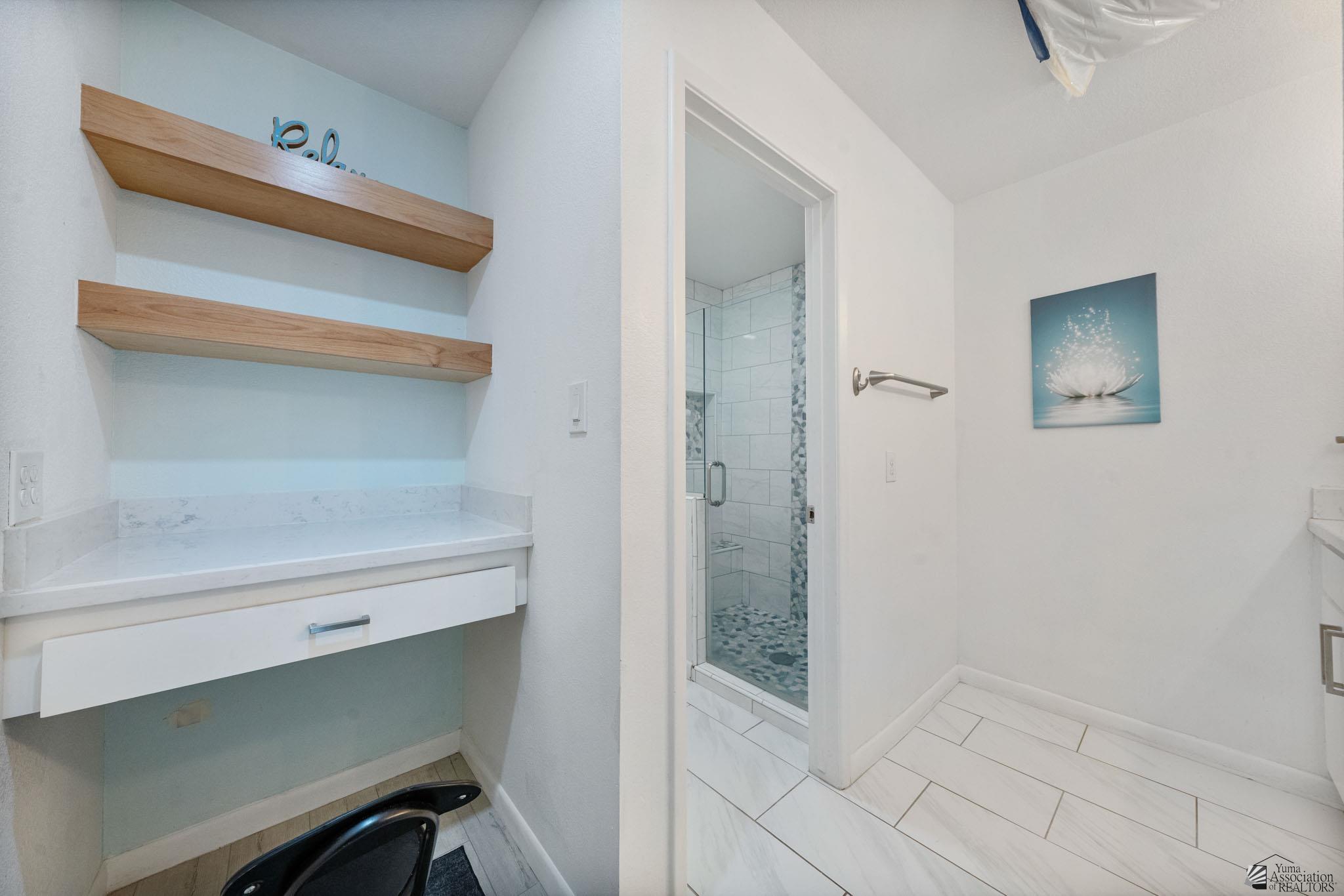 1156 W 36 St