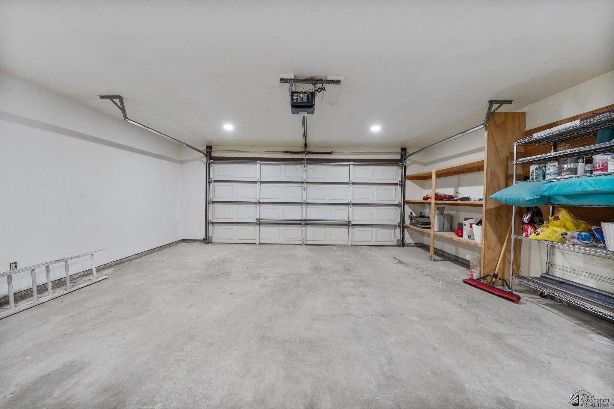 1156 W 36 St