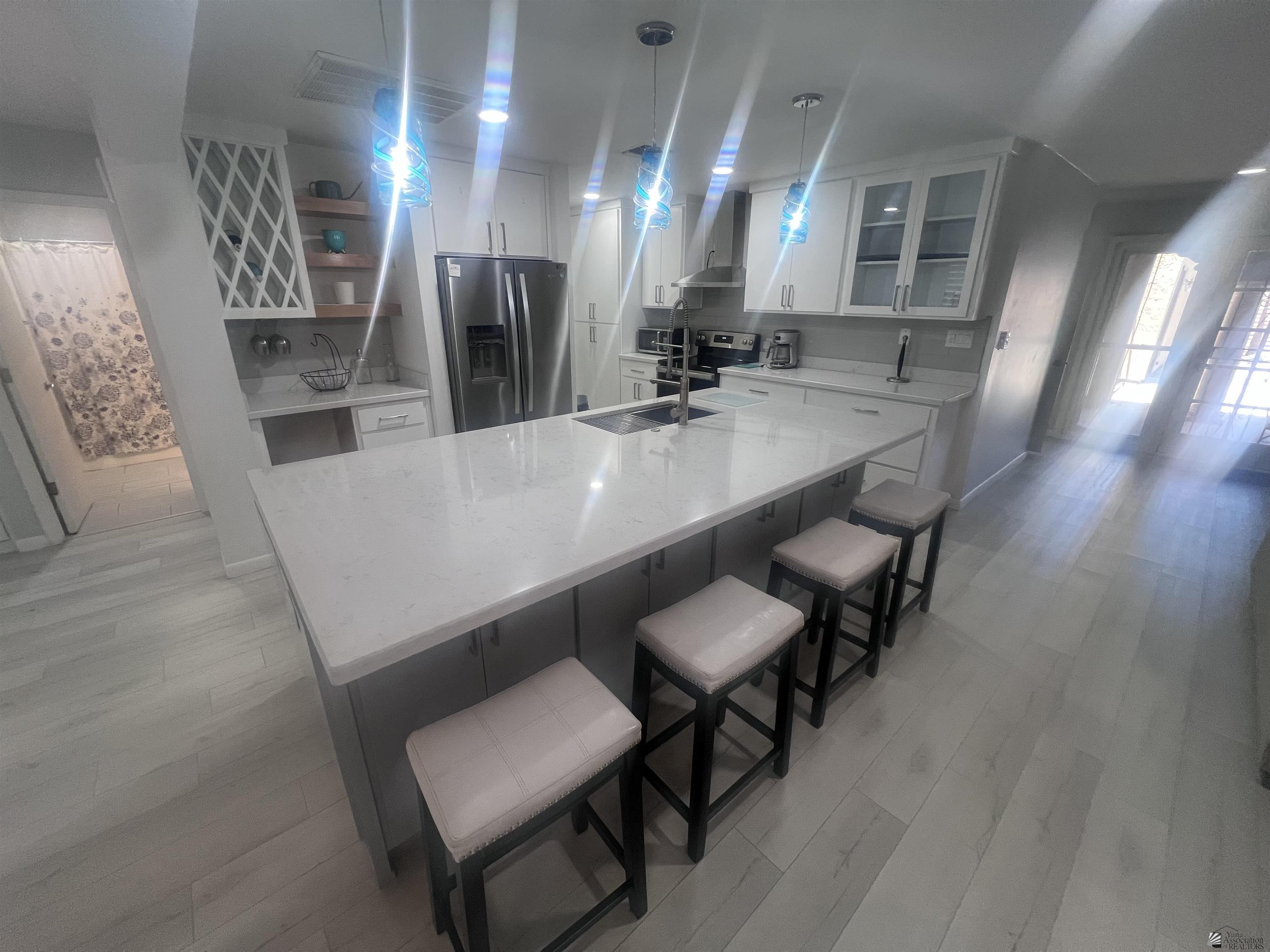 1156 W 36 St