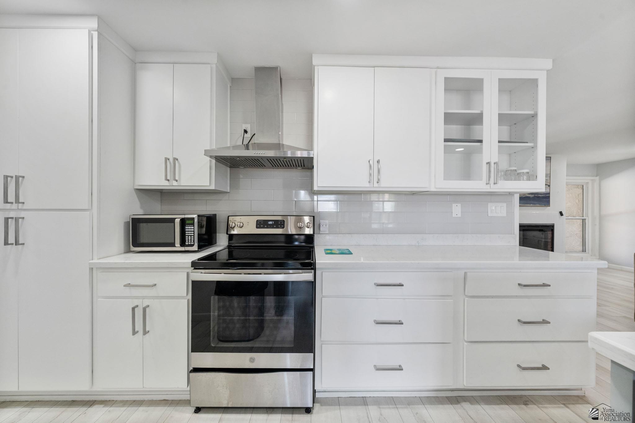1156 W 36 St