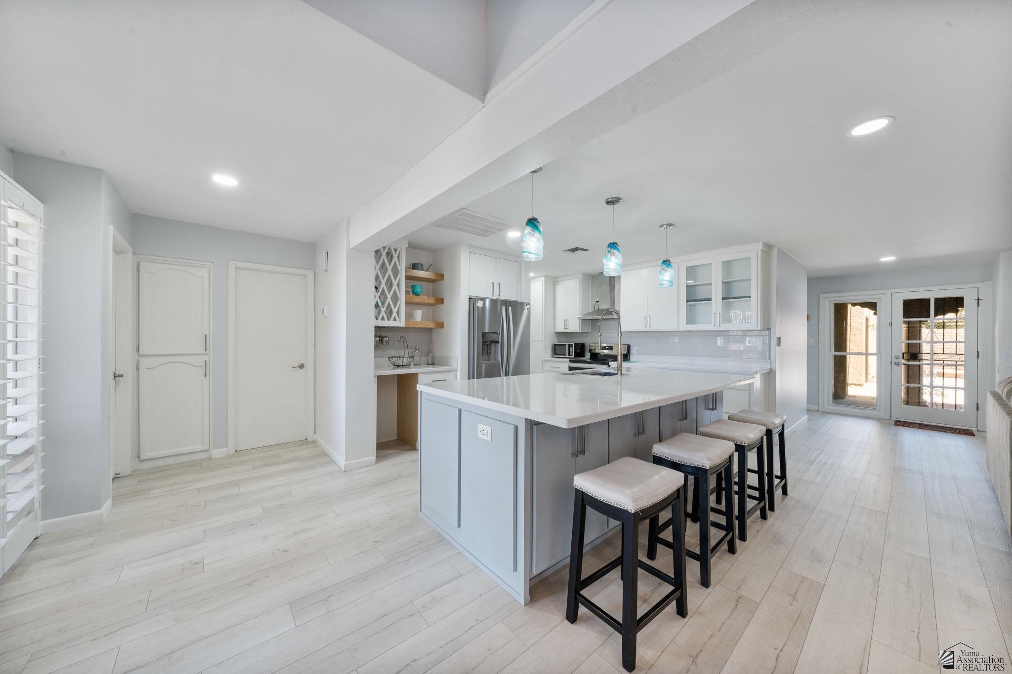 1156 W 36 St