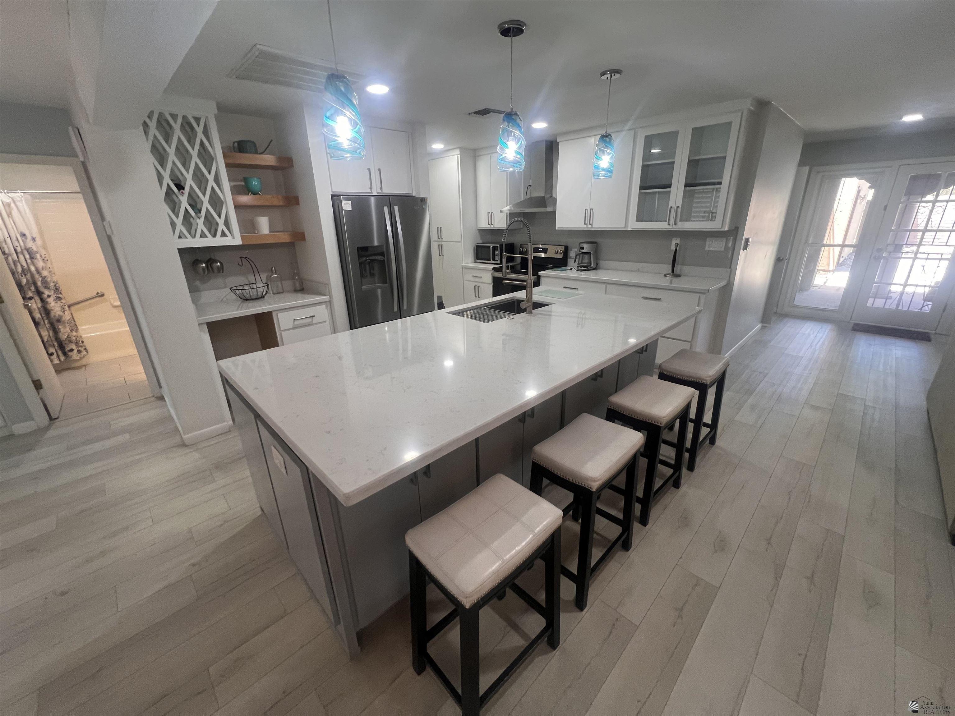 1156 W 36 St