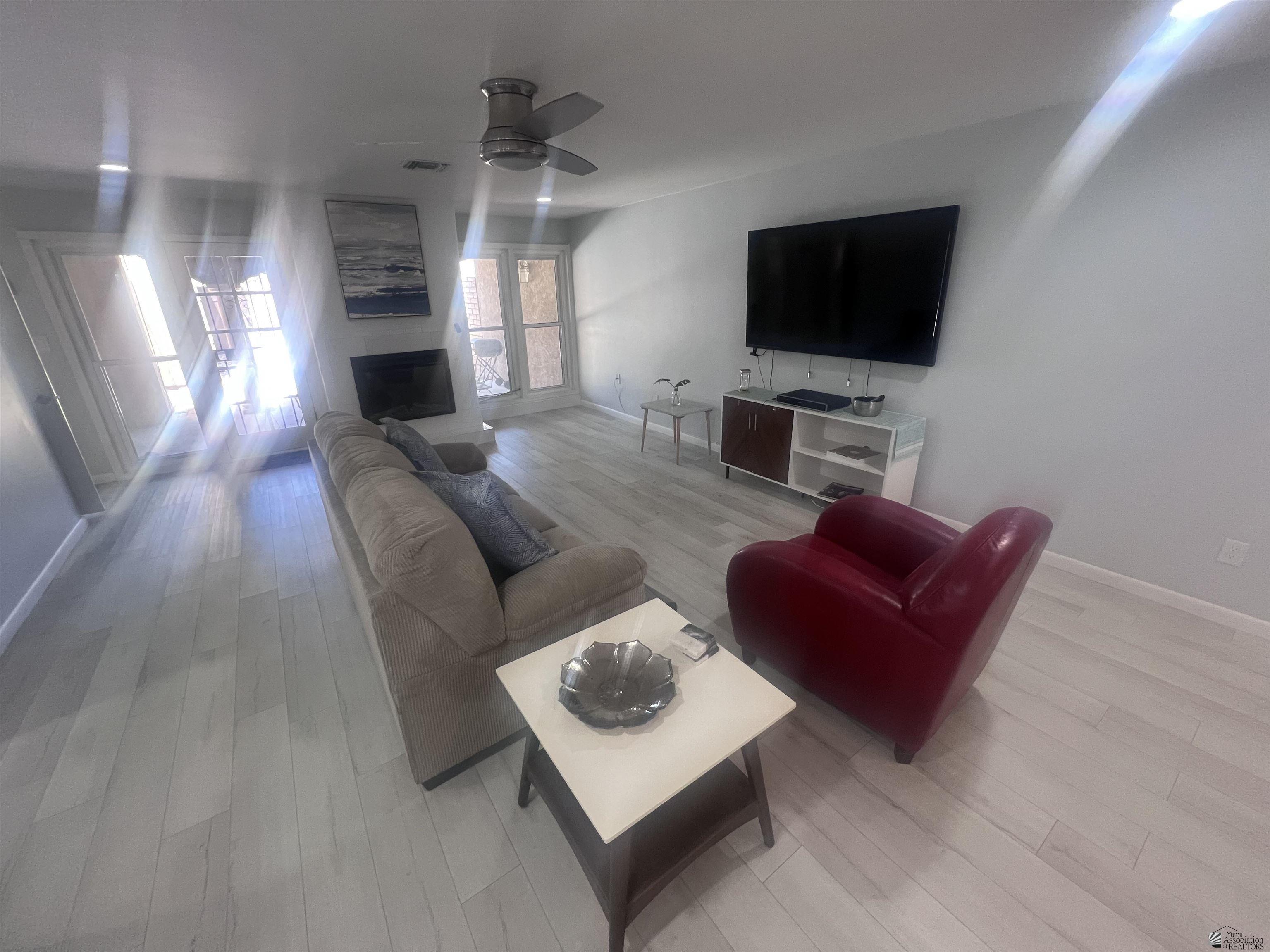 1156 W 36 St