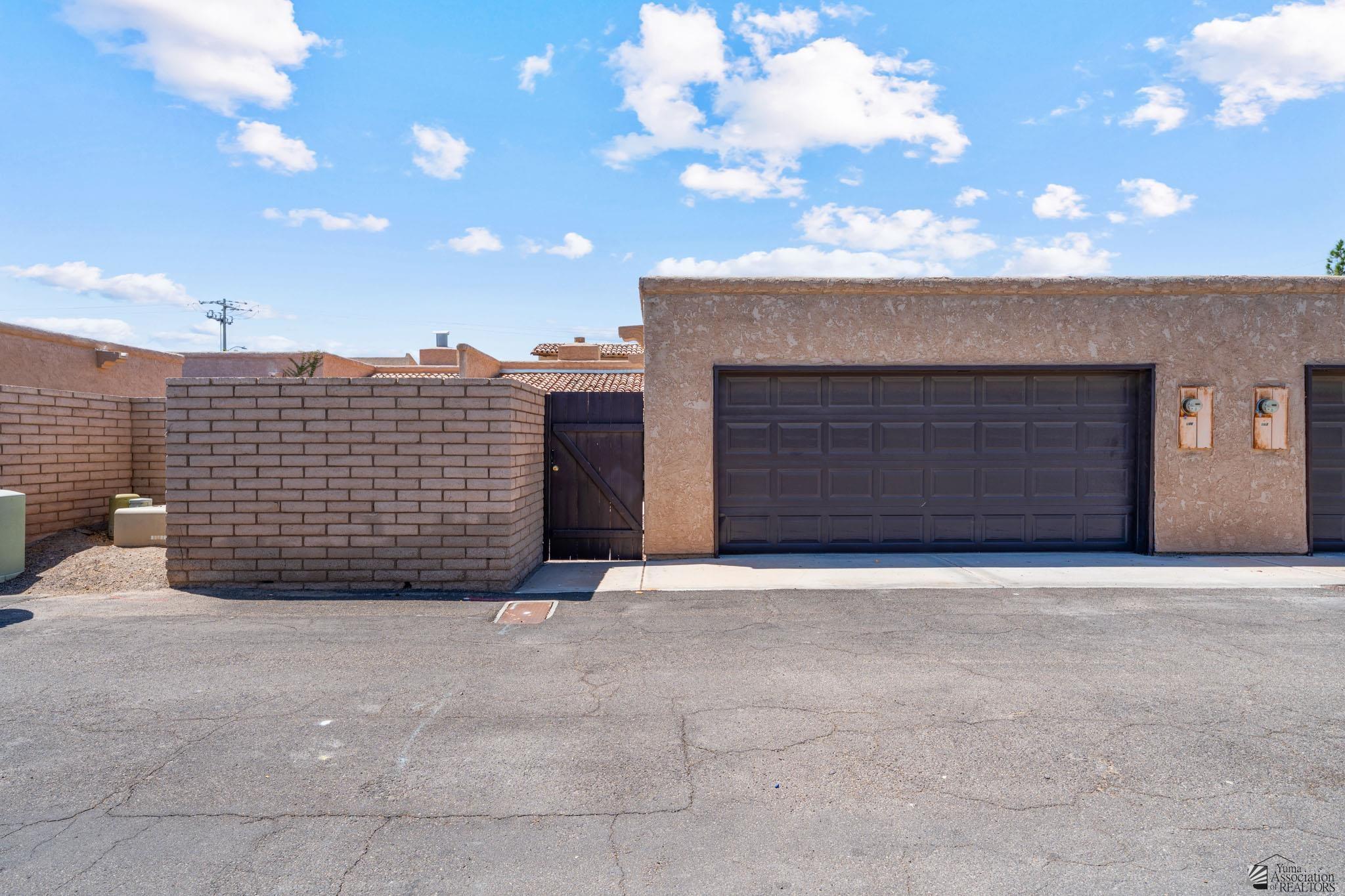 1156 W 36 St