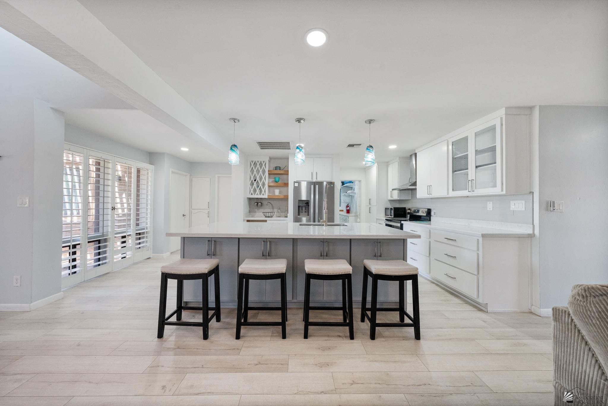 1156 W 36 St