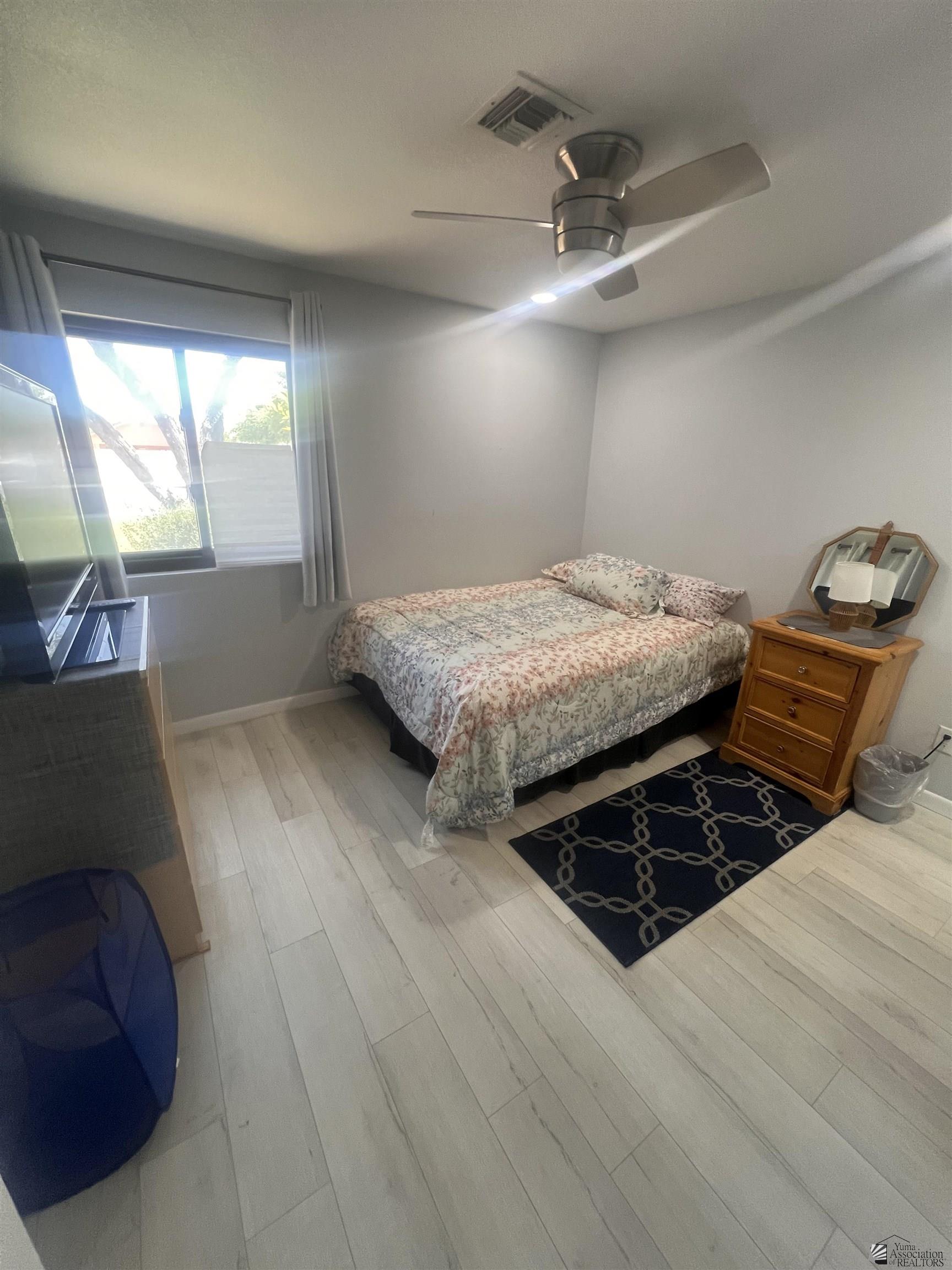 1156 W 36 St