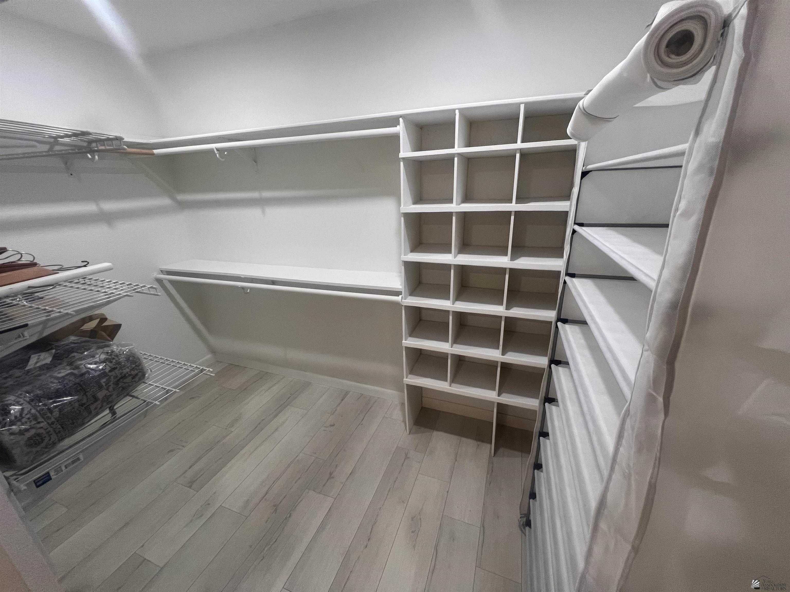 1156 W 36 St