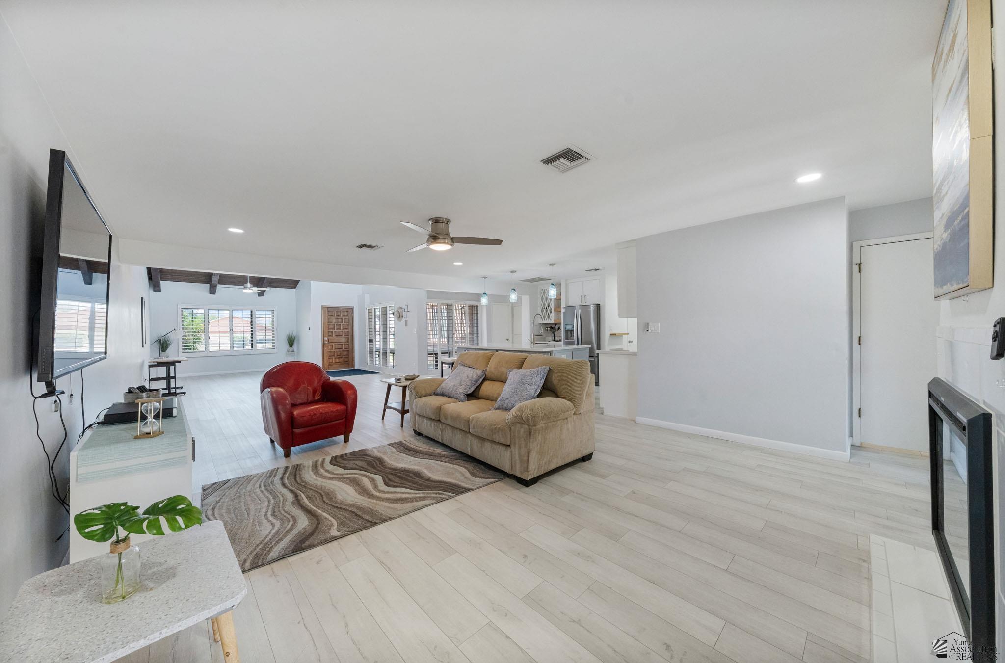 1156 W 36 St