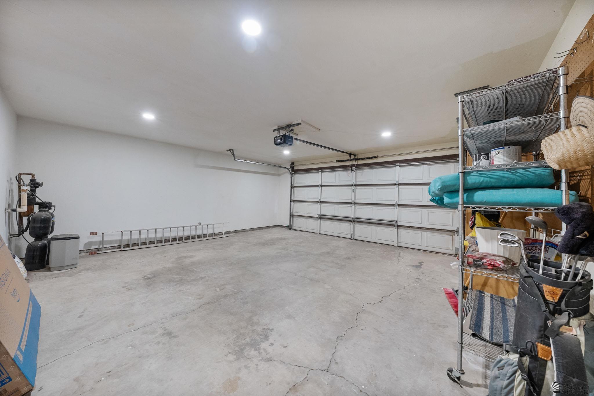 1156 W 36 St