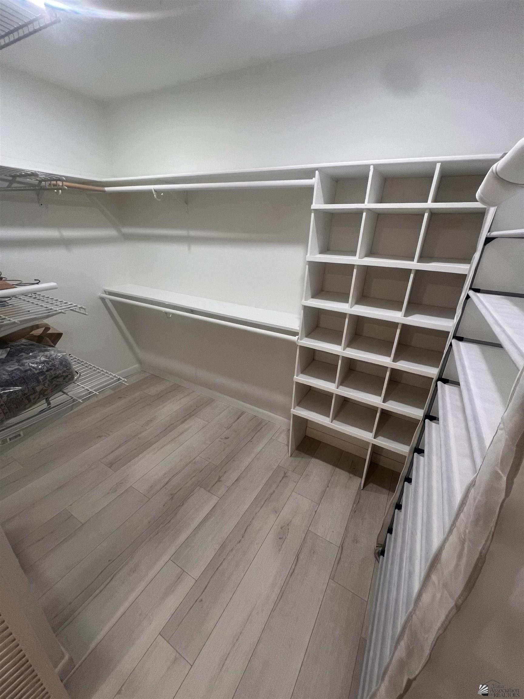 1156 W 36 St