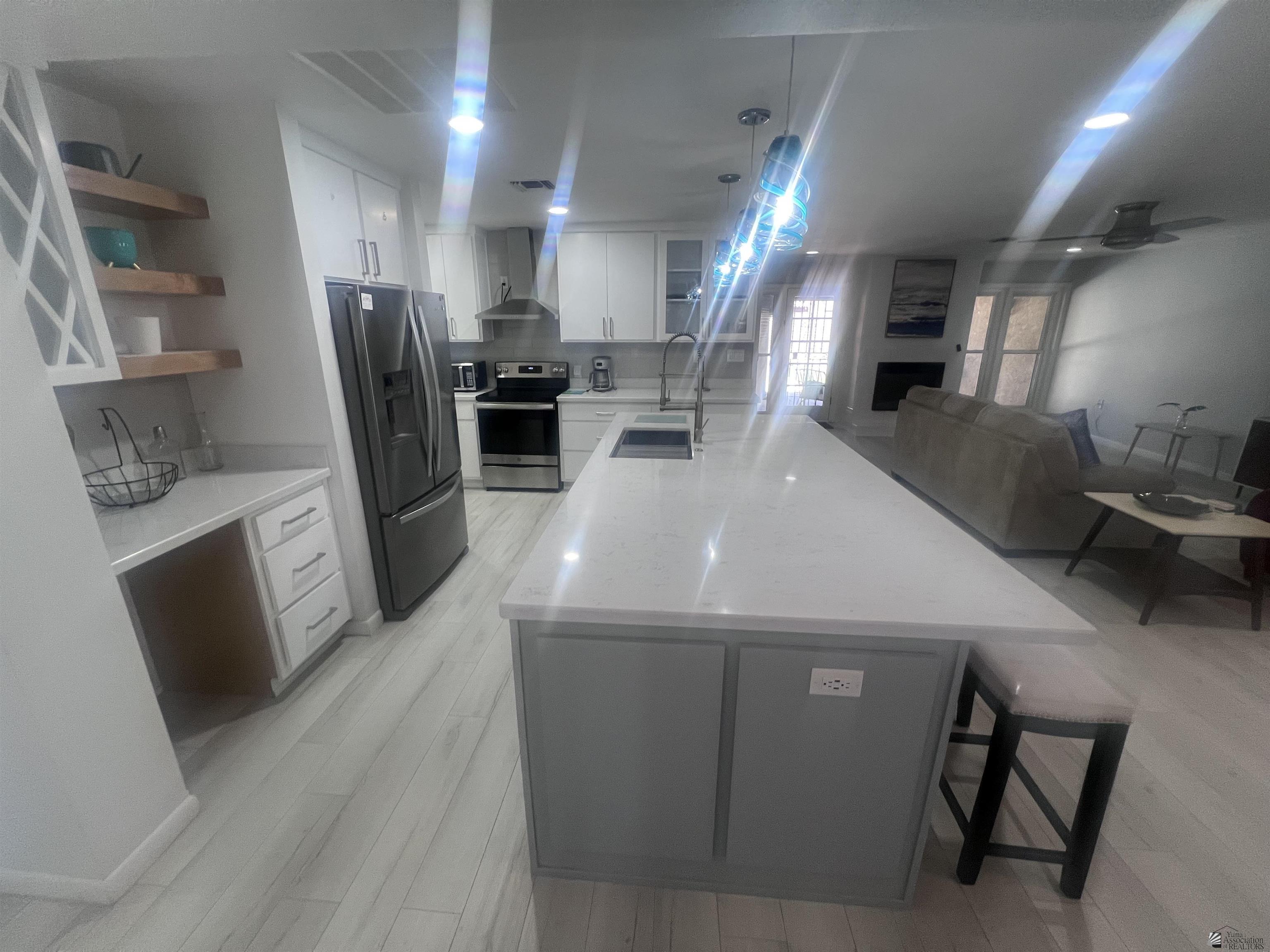 1156 W 36 St