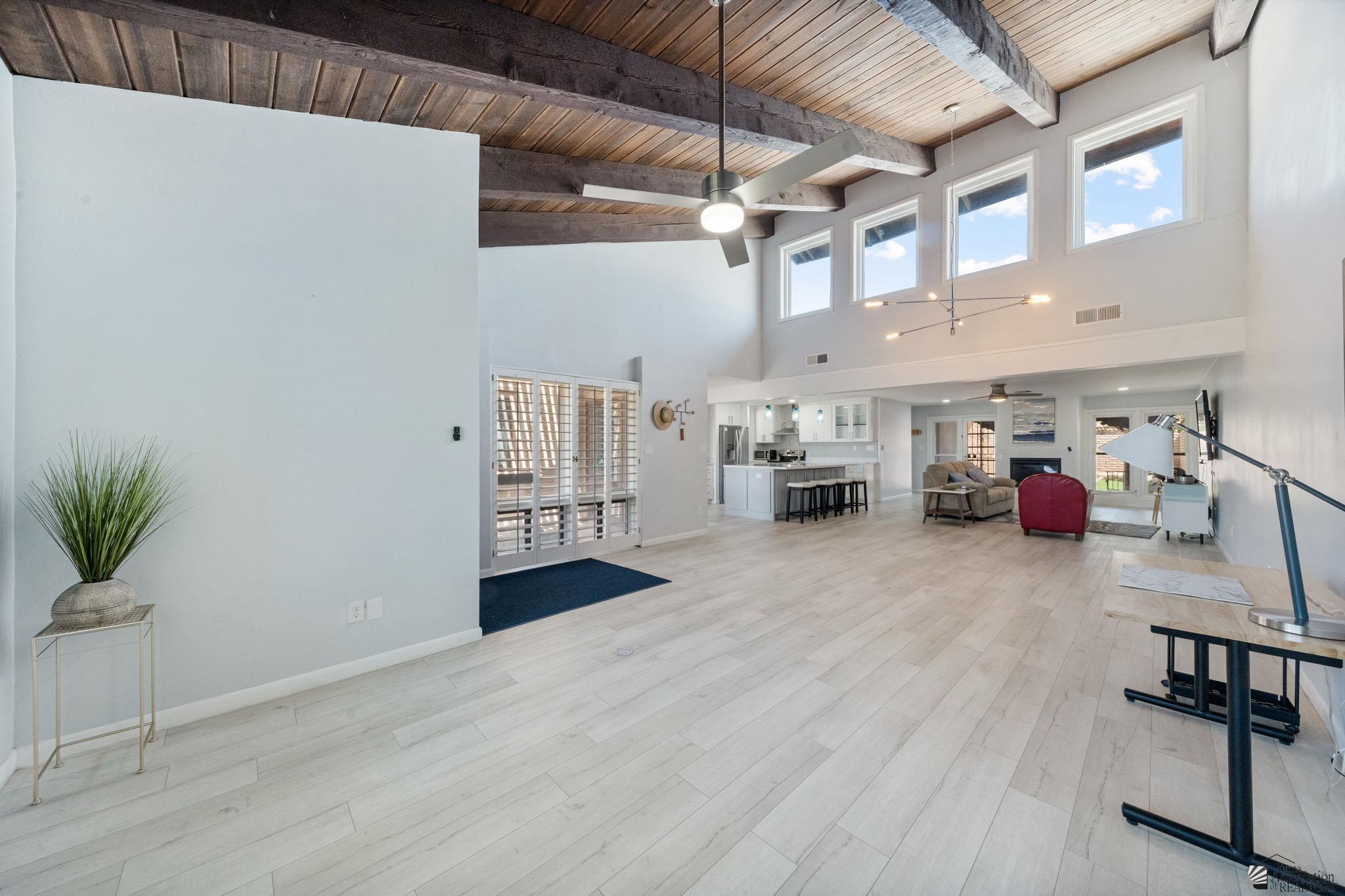 1156 W 36 St