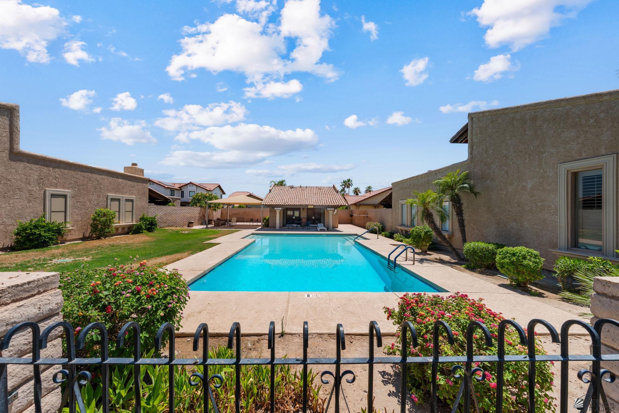 1156 W 36 St