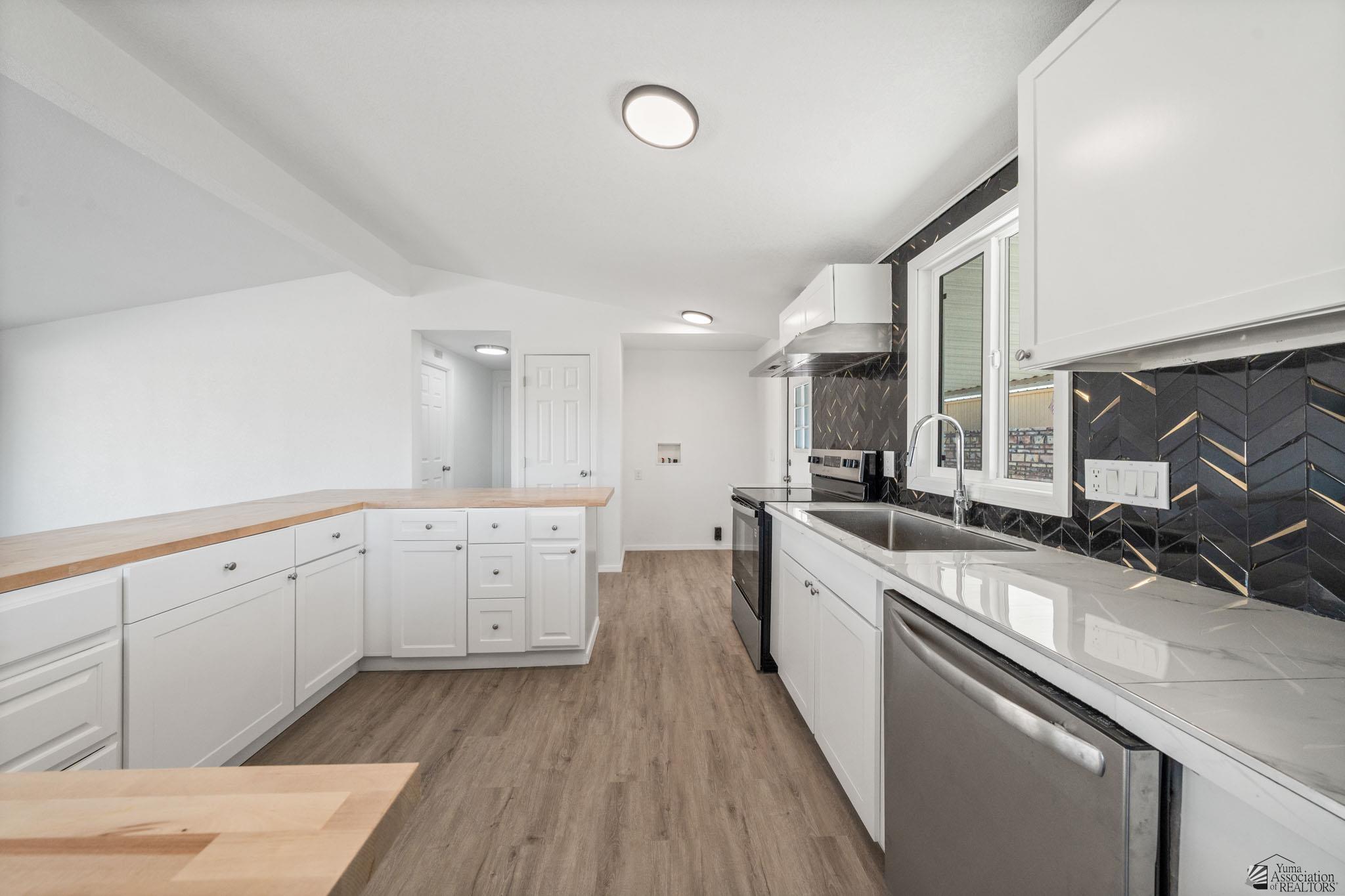 13603 E 47 Ln