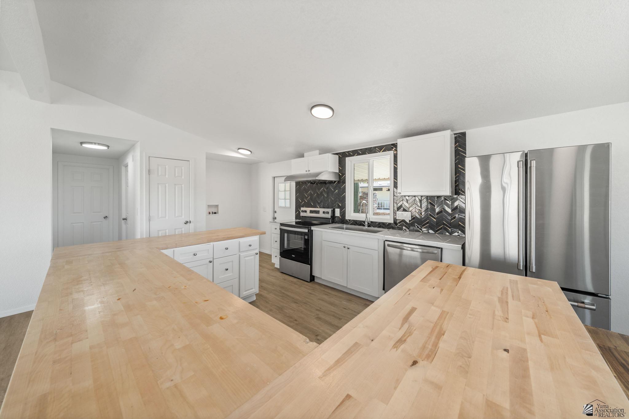 13603 E 47 Ln