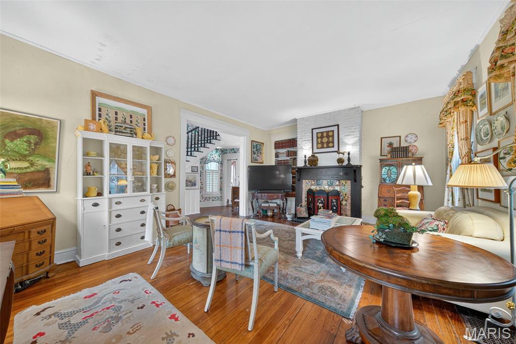 400 S Woodlawn Avenue