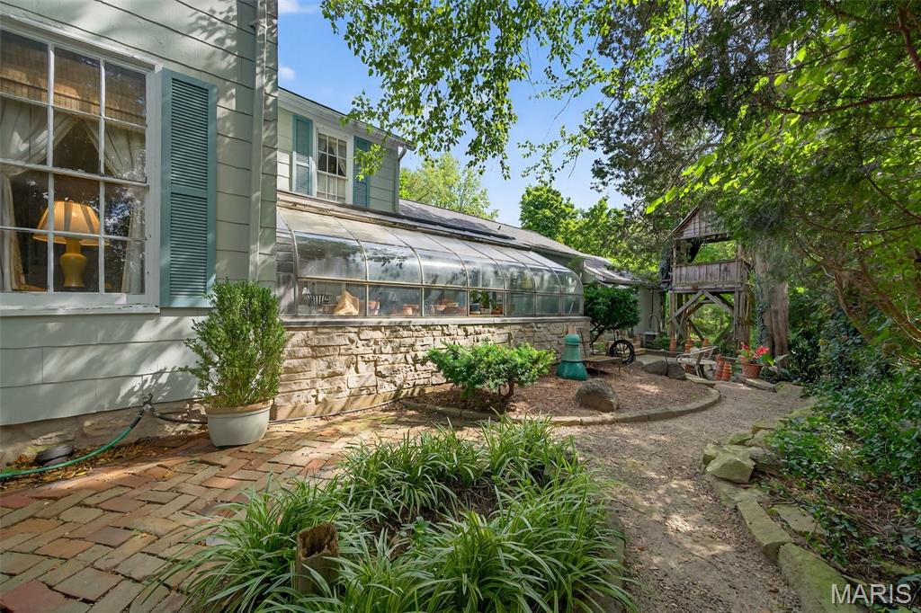 400 S Woodlawn Avenue