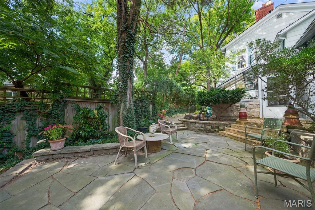 400 S Woodlawn Avenue