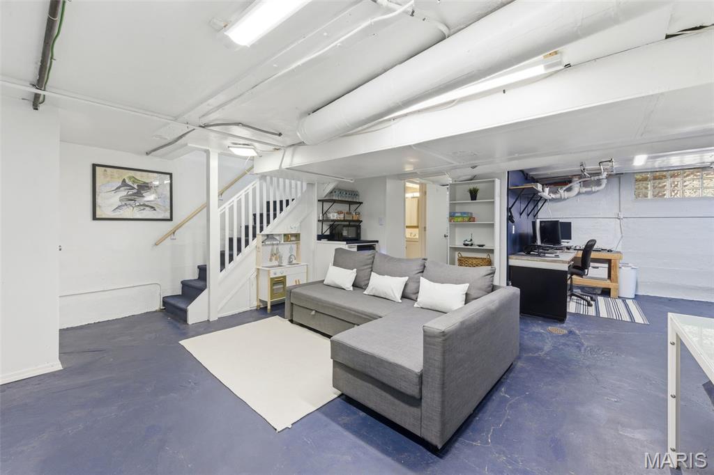 639 Newport Avenue