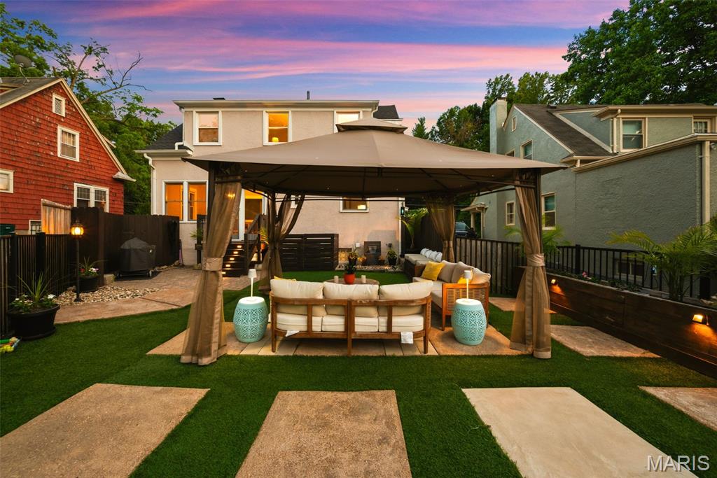 639 Newport Avenue