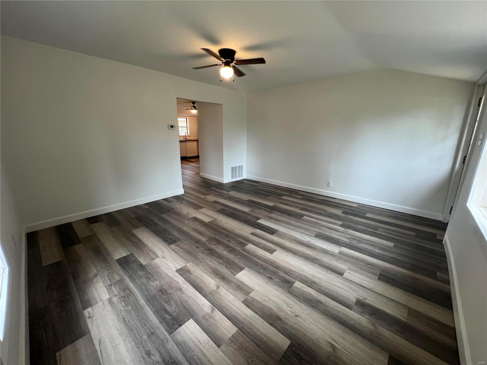 219 W Adams