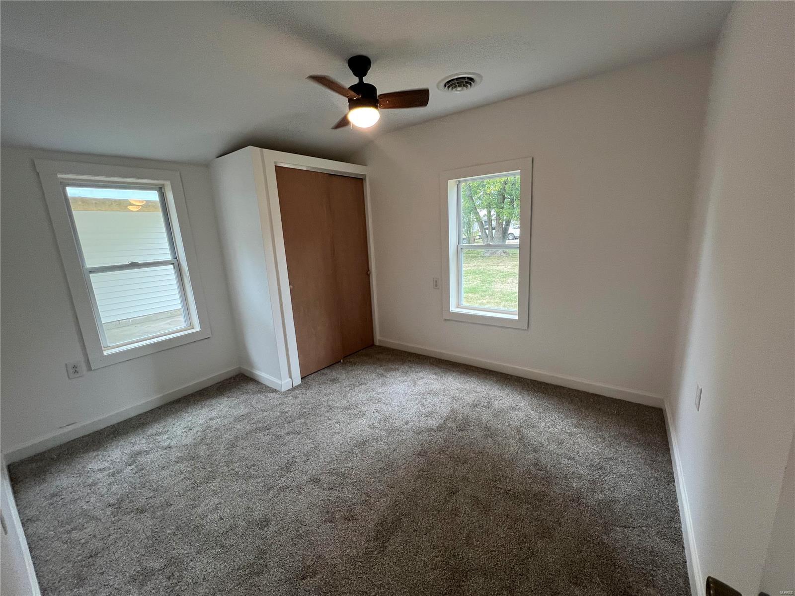 219 W Adams