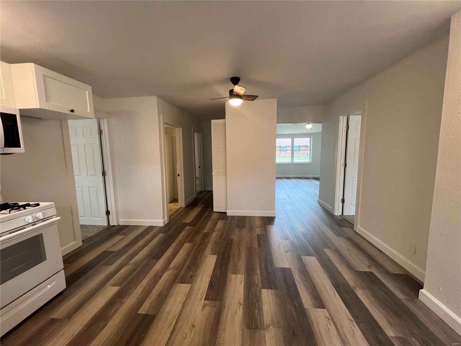 219 W Adams