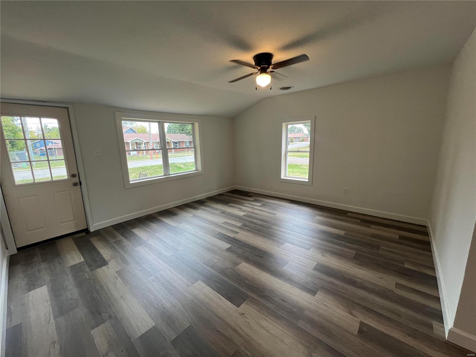 219 W Adams