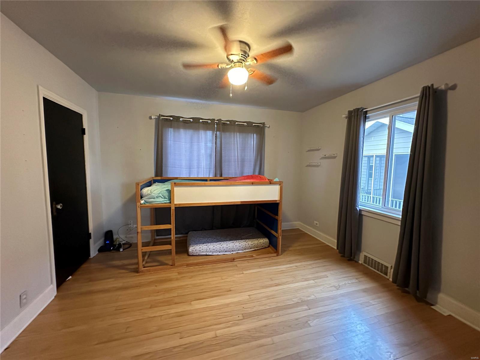 312 W St John