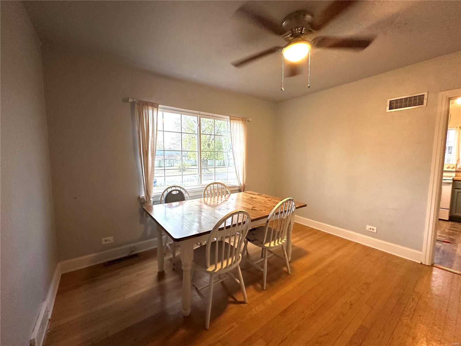 312 W St John