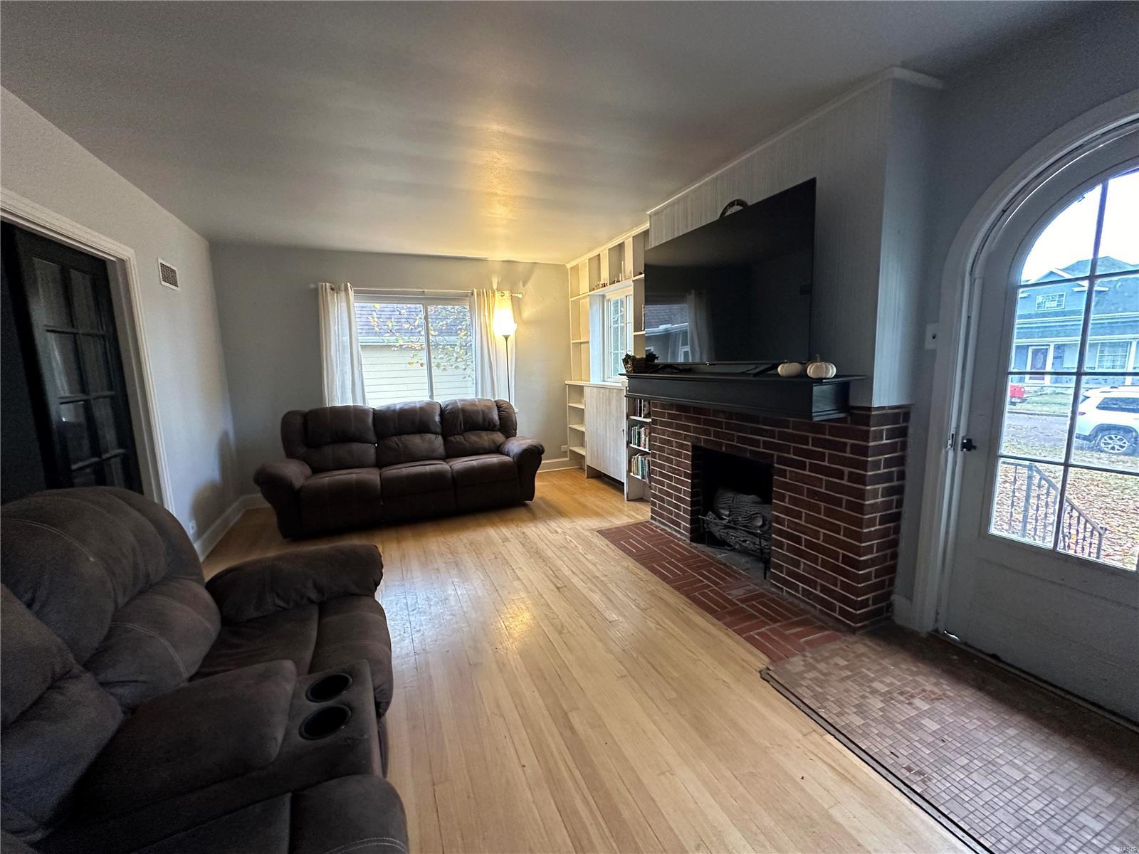 312 W St John