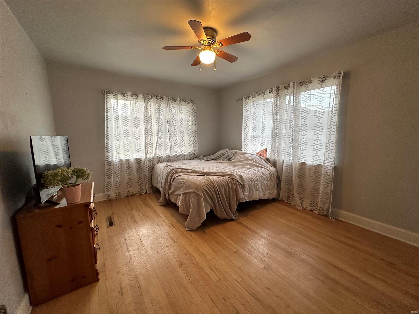 312 W St John