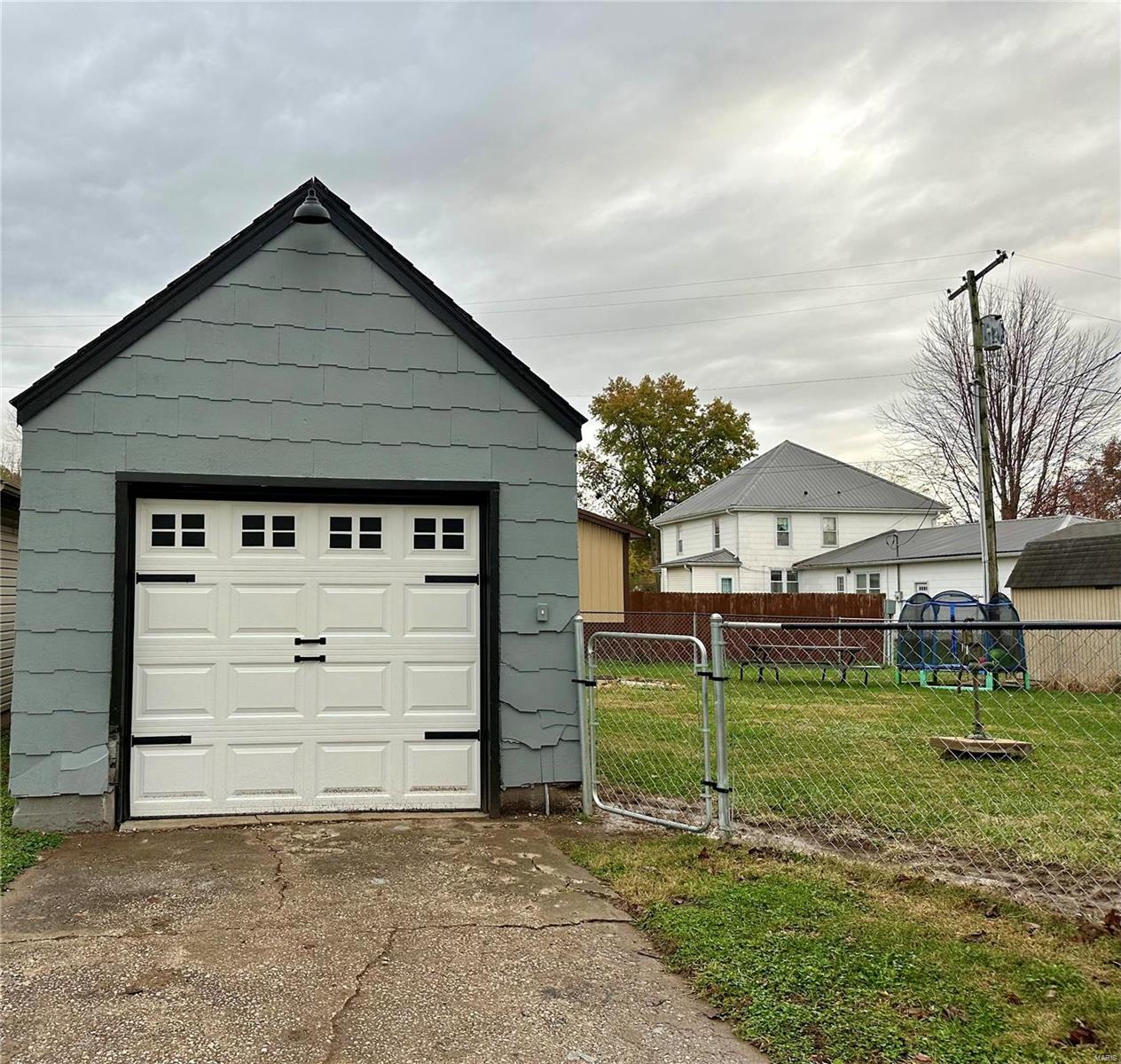 312 W St John