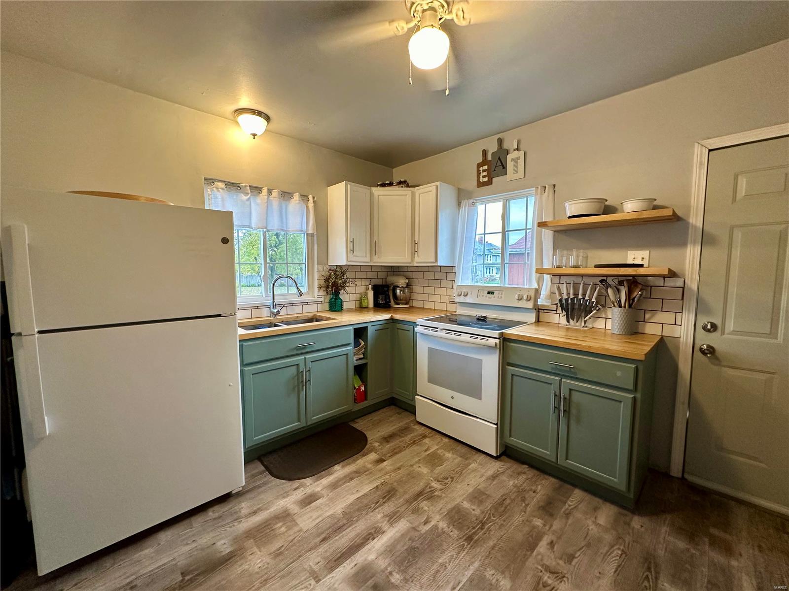 312 W St John