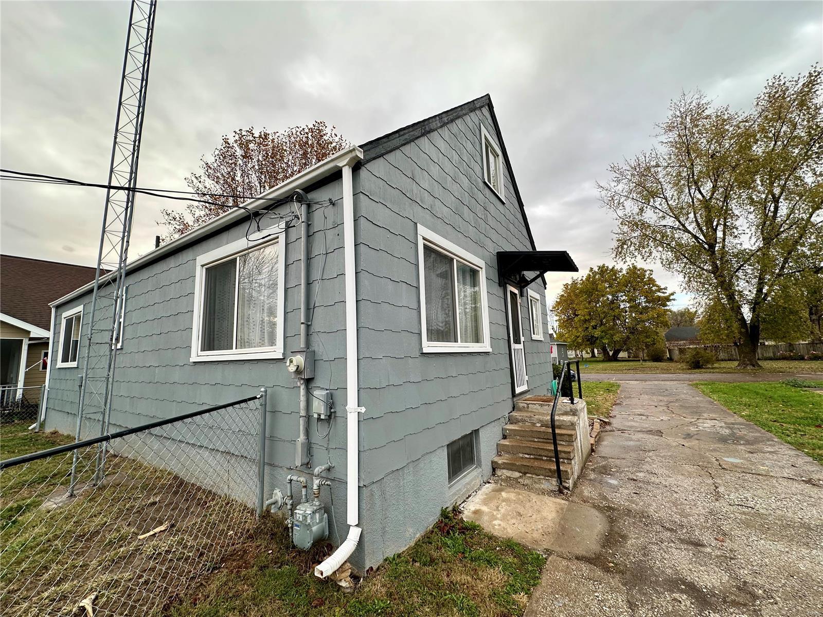 312 W St John