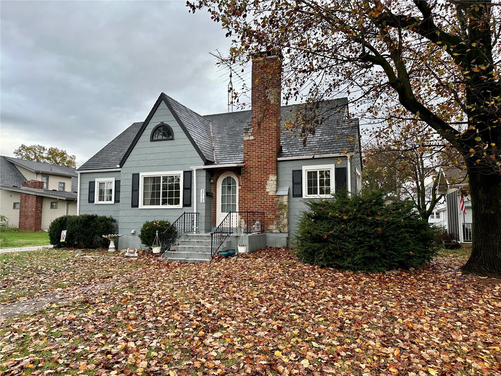 312 W St John