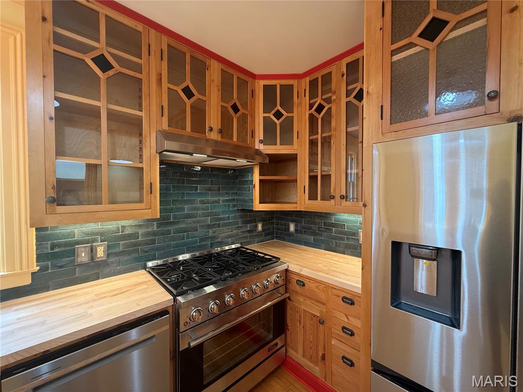 221 N 6th