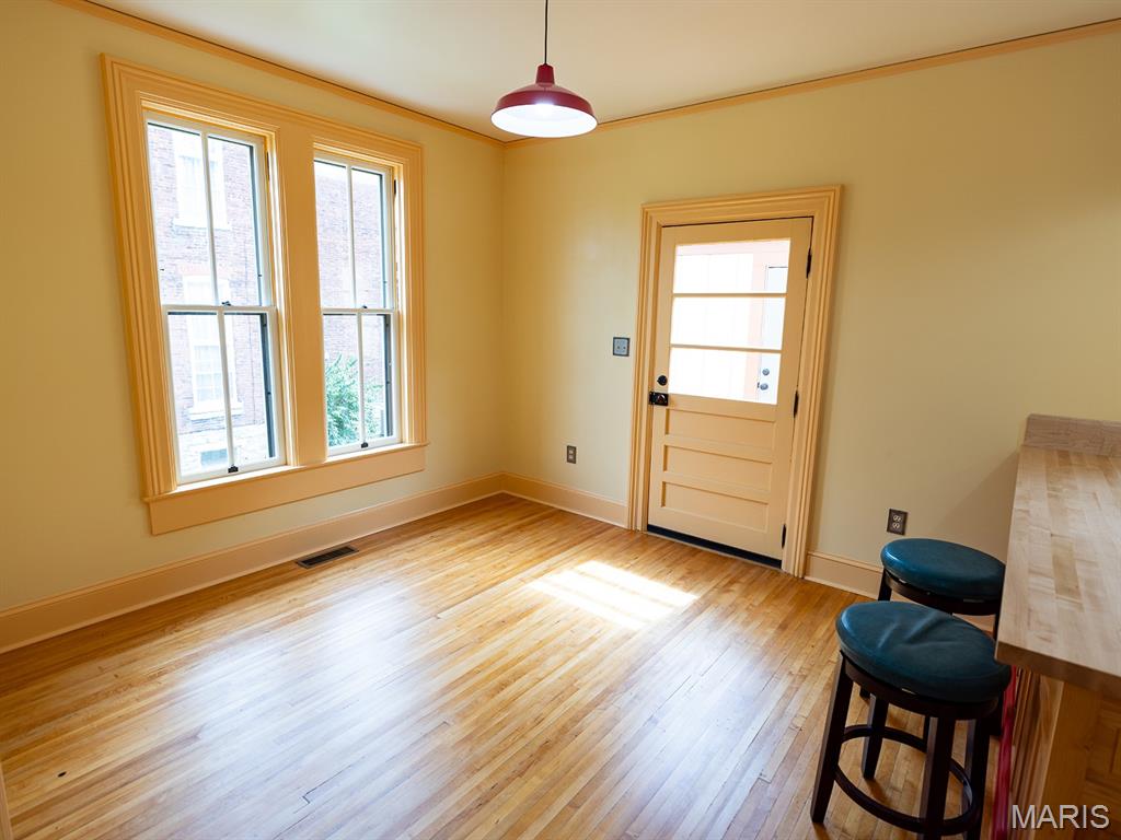 221 N 6th