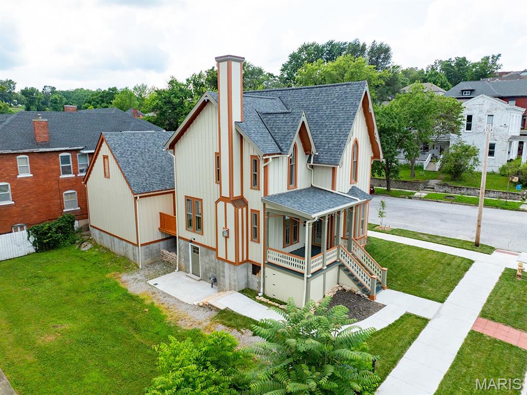221 N 6th