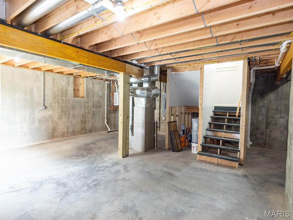 221 N 6th