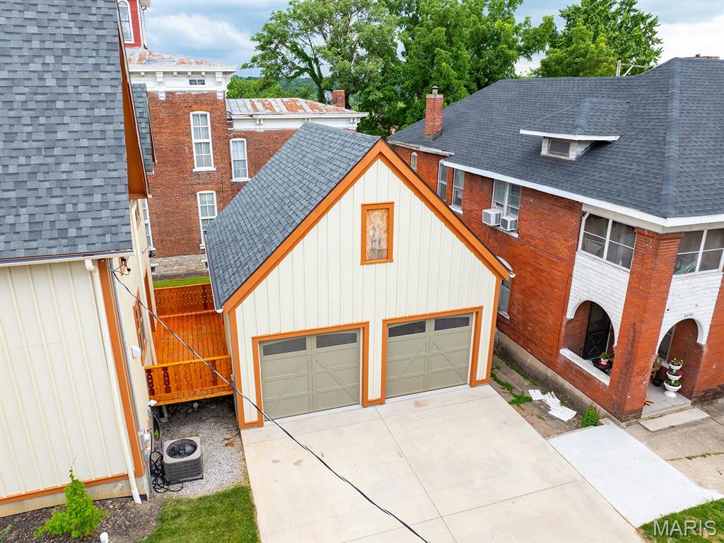 221 N 6th