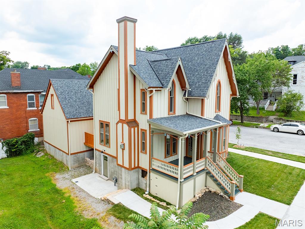 221 N 6th