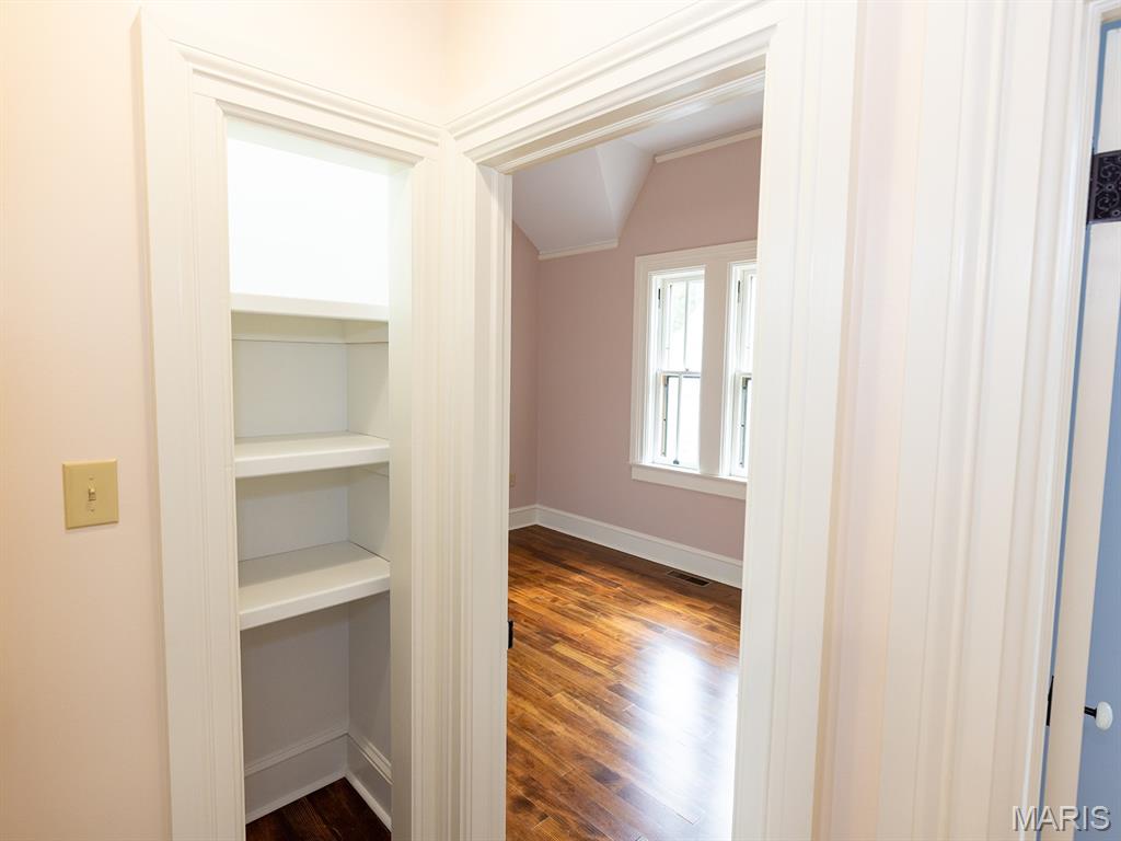 221 N 6th